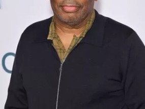 《天堂之死》的唐·沃灵顿(Don Warrington)正在做一个新项目，而不是专员的角色